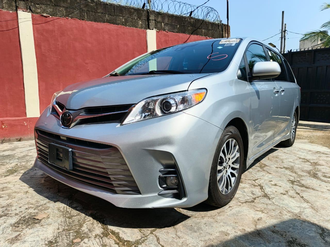 Toyota Sienna XLE