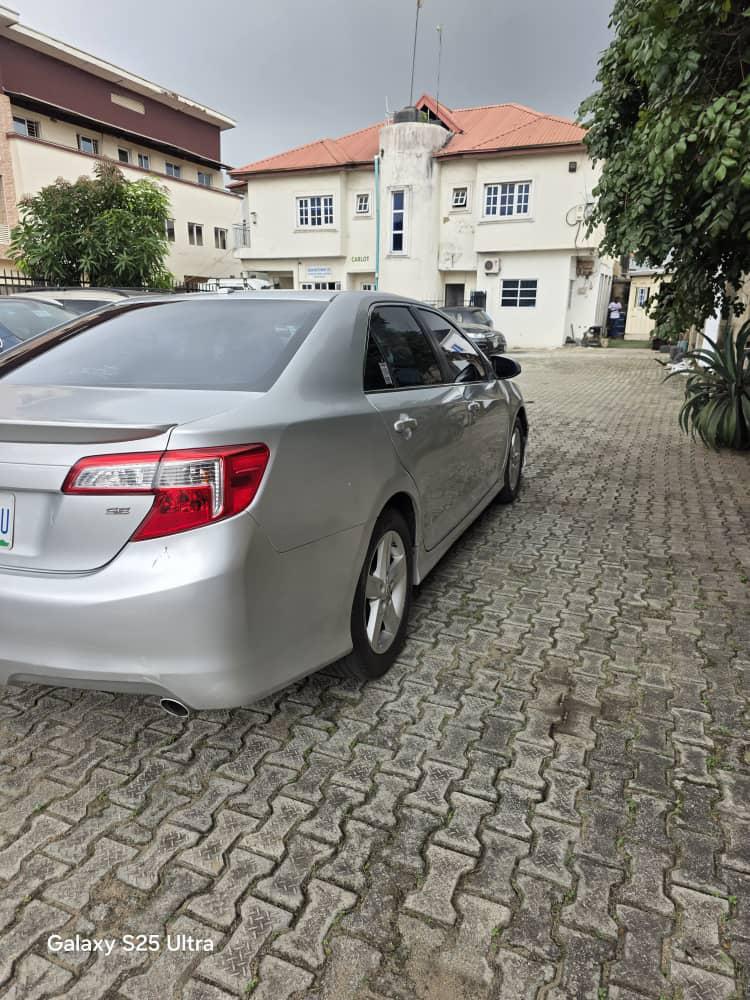 Toyota Camry SE (2012)