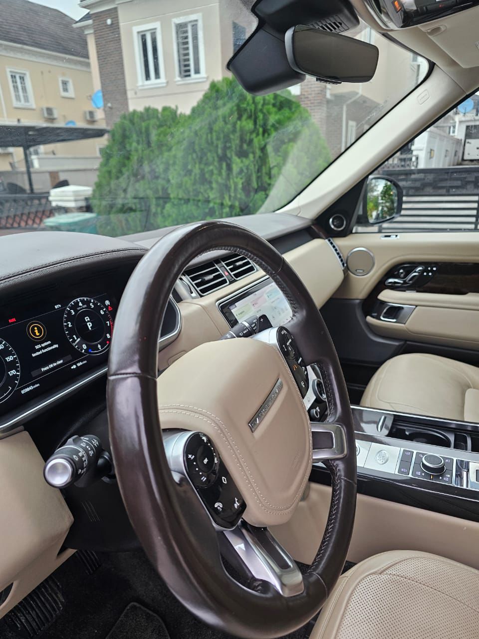 Range Rover  Voque  - View 4