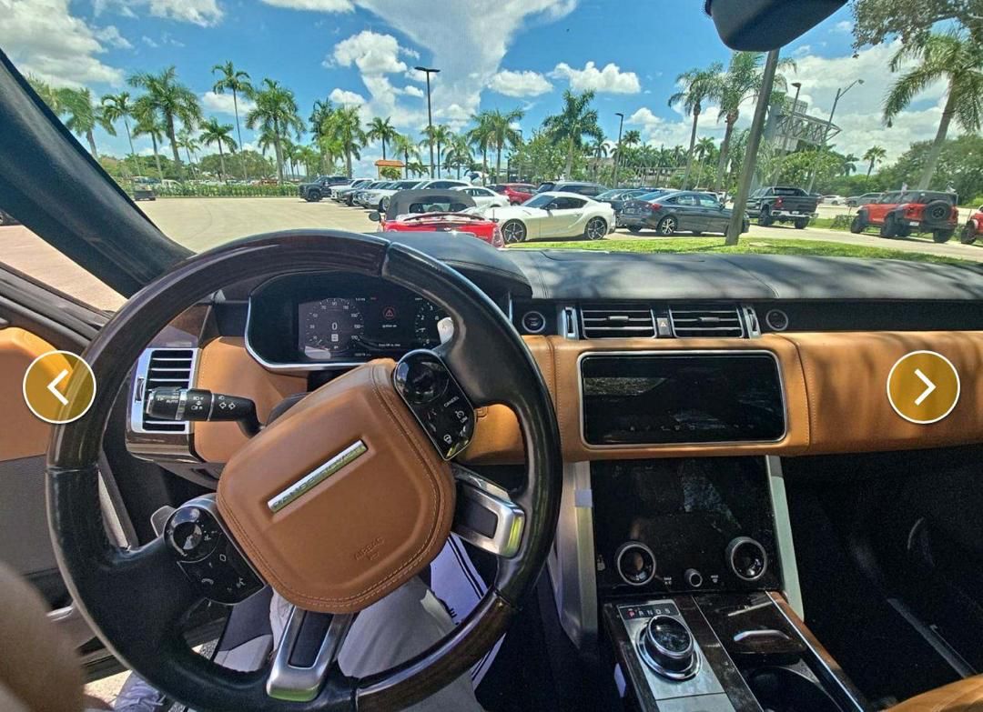 Range Rover Voque - View 3